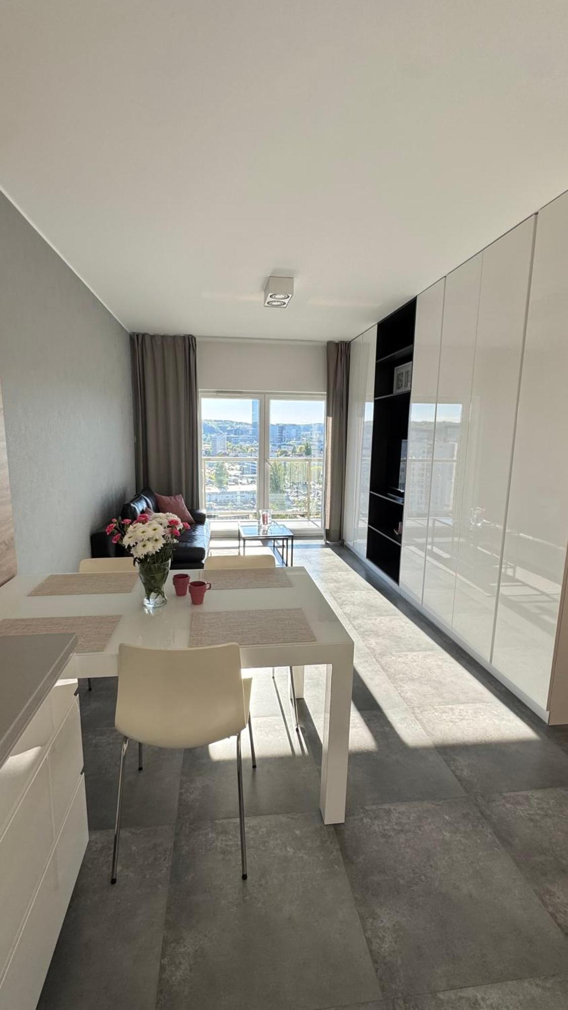 Sunny Nest - Albatross Towers 14th Floor *