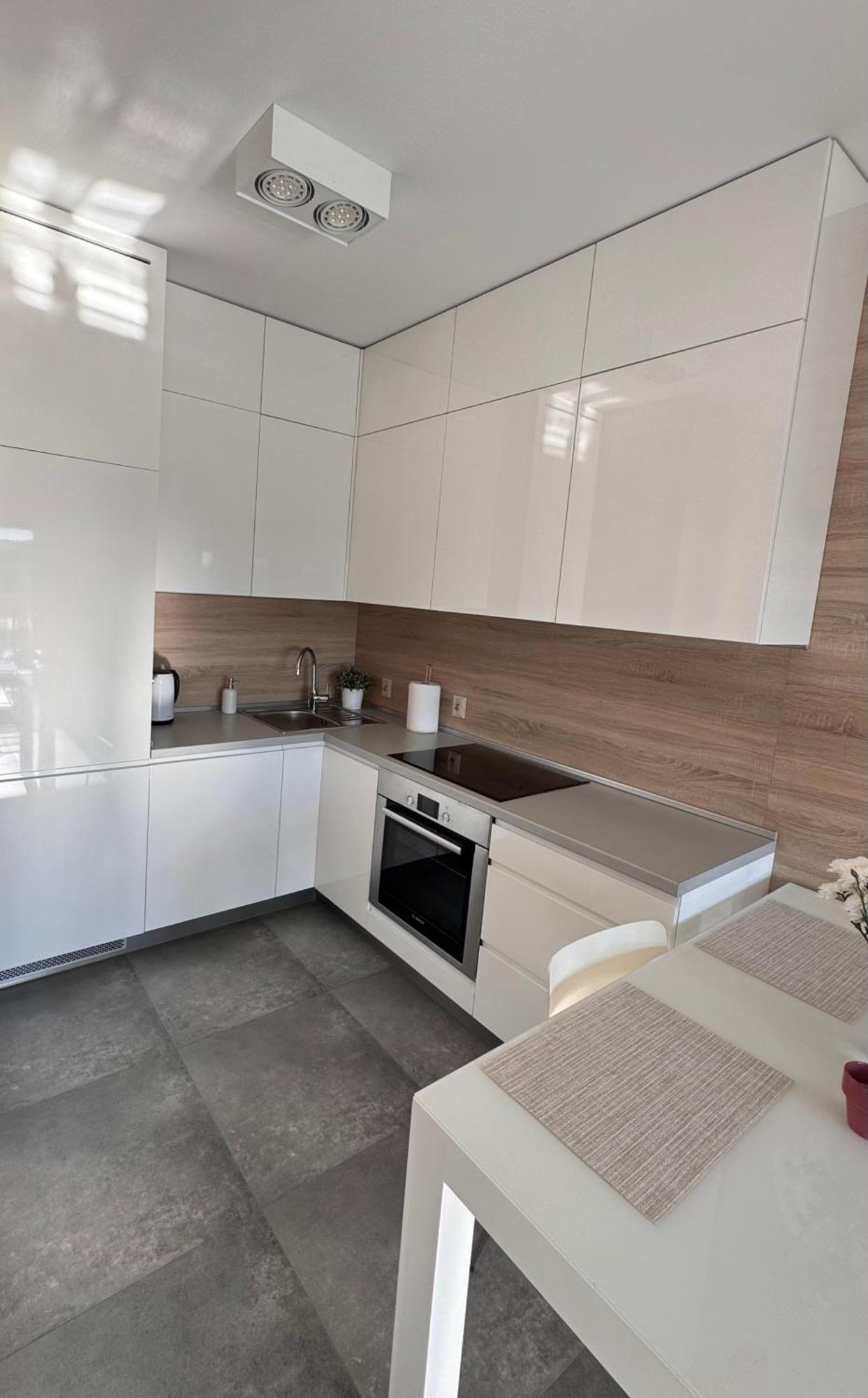 Sunny Nest - Albatross Towers 14th Floor Apartment *