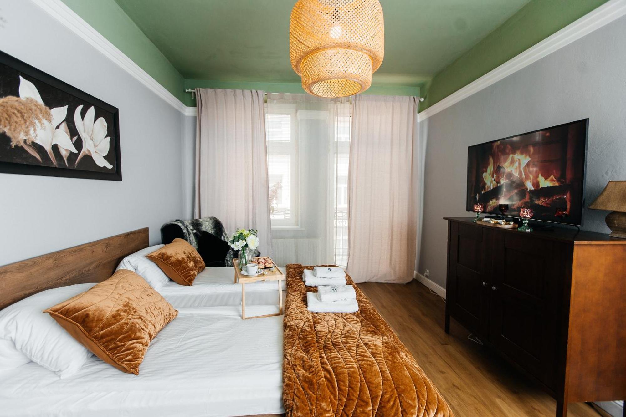 Maya's Flats & 69 - 3 In Apartment Gdansk