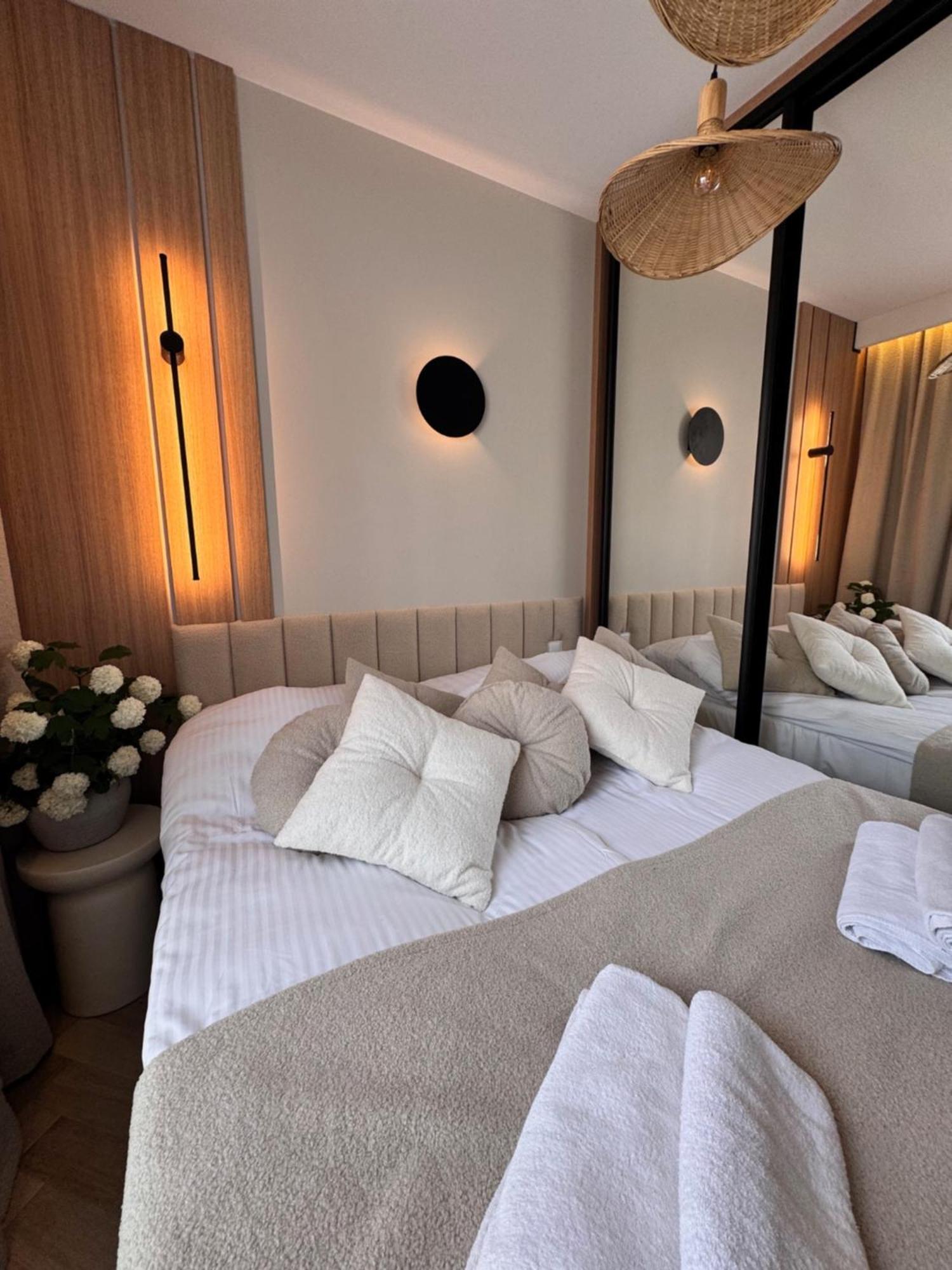 Apartment Family & Business Sauna Apartments Baltic Horizon Premium Spa - 3 Bedroom With Private Sauna, Jacuzzi, Rooftop Gym & Panoramic Terrace, Balcony, Underground Garage Gdansk