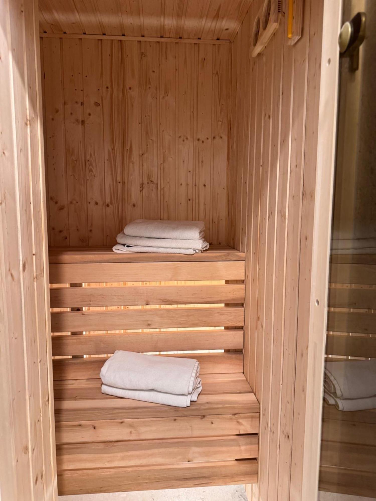 Apartment Family & Business Sauna Apartments Baltic Horizon Premium Spa - 3 Bedroom With Private Sauna, Jacuzzi, Rooftop Gym & Panoramic Terrace, Balcony, Underground Garage Gdansk