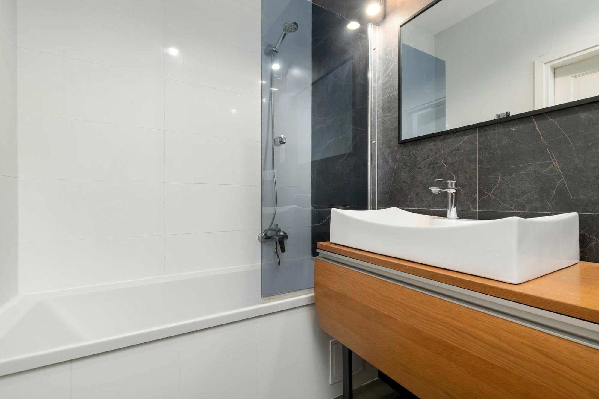 Modern With Parking & Balcony By Renters *