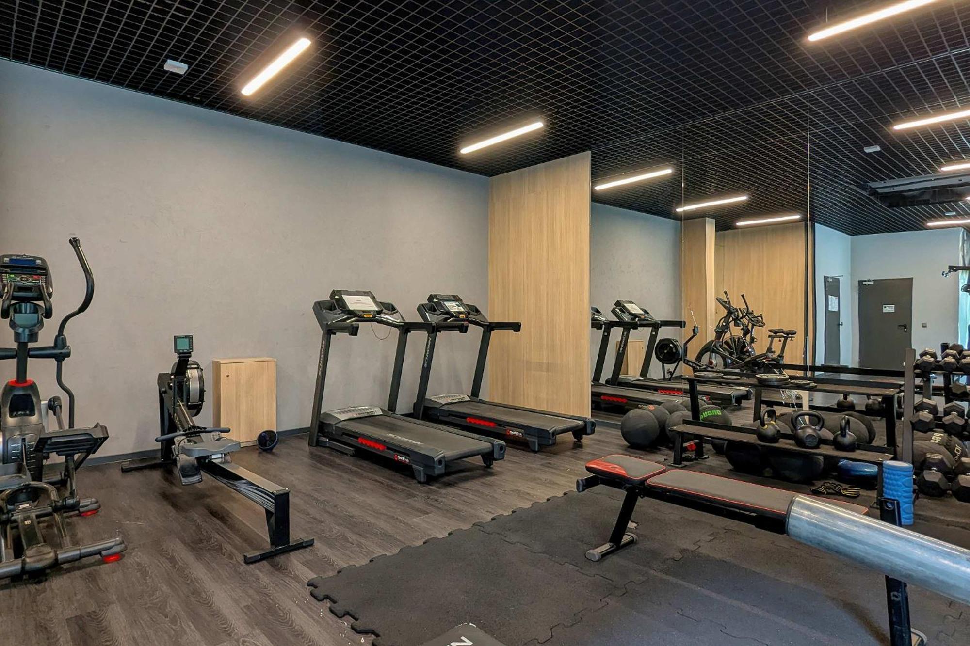 Apartment Modern With Parking & Balcony By Renters *