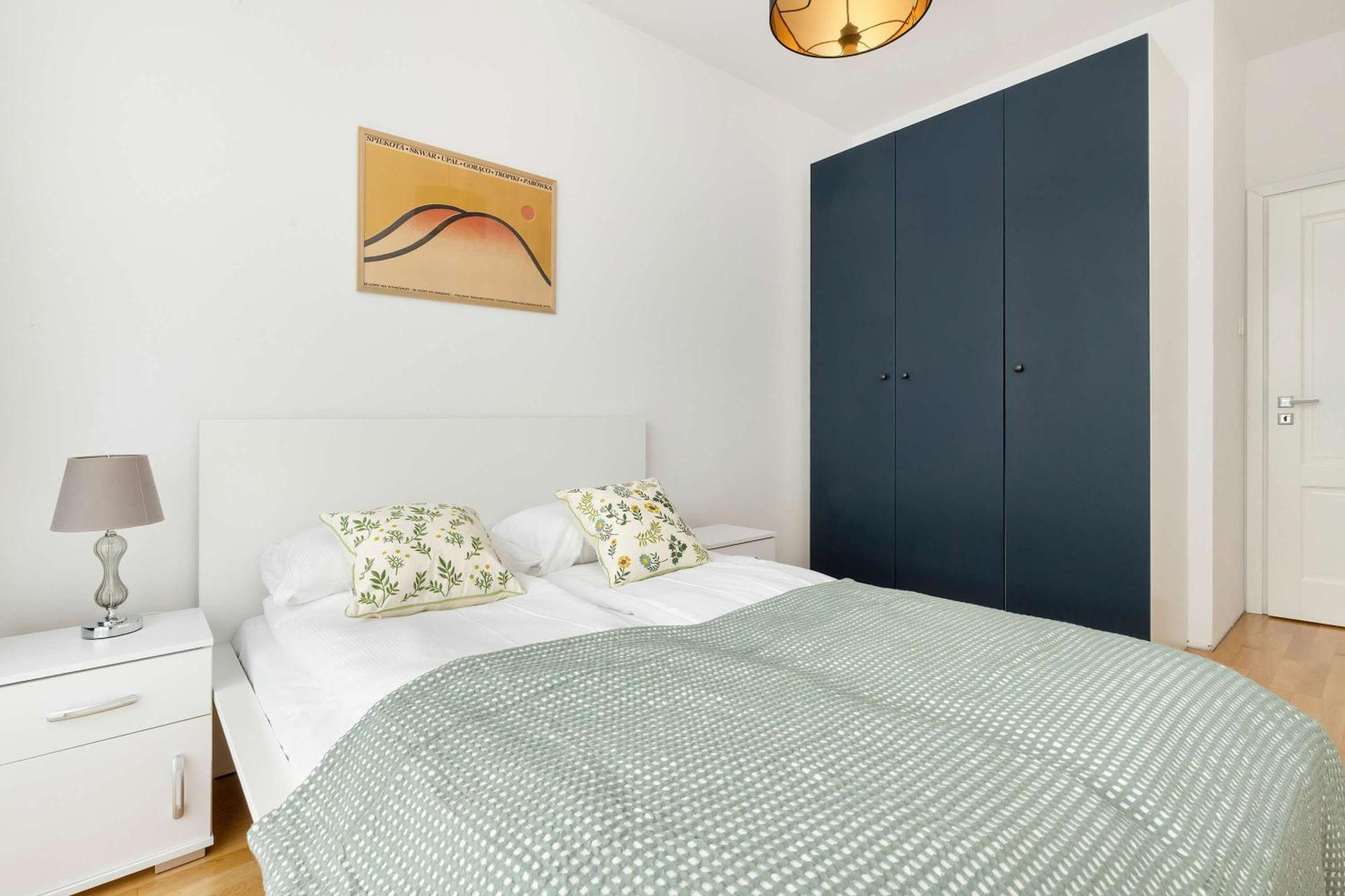 Modern With Parking & Balcony By Renters Apartment *