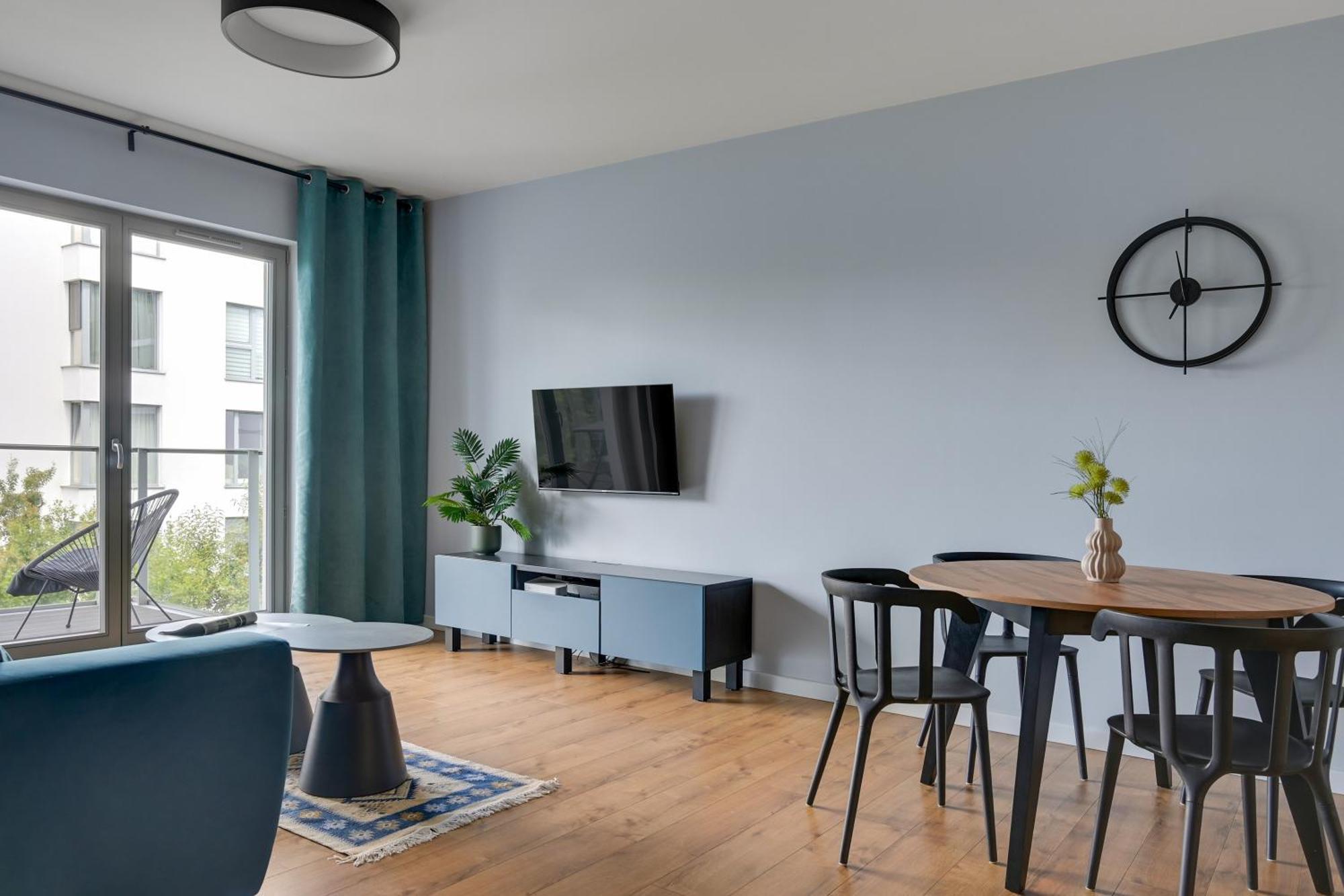 Nadmorze Seaside With Parking By Lion Gdansk