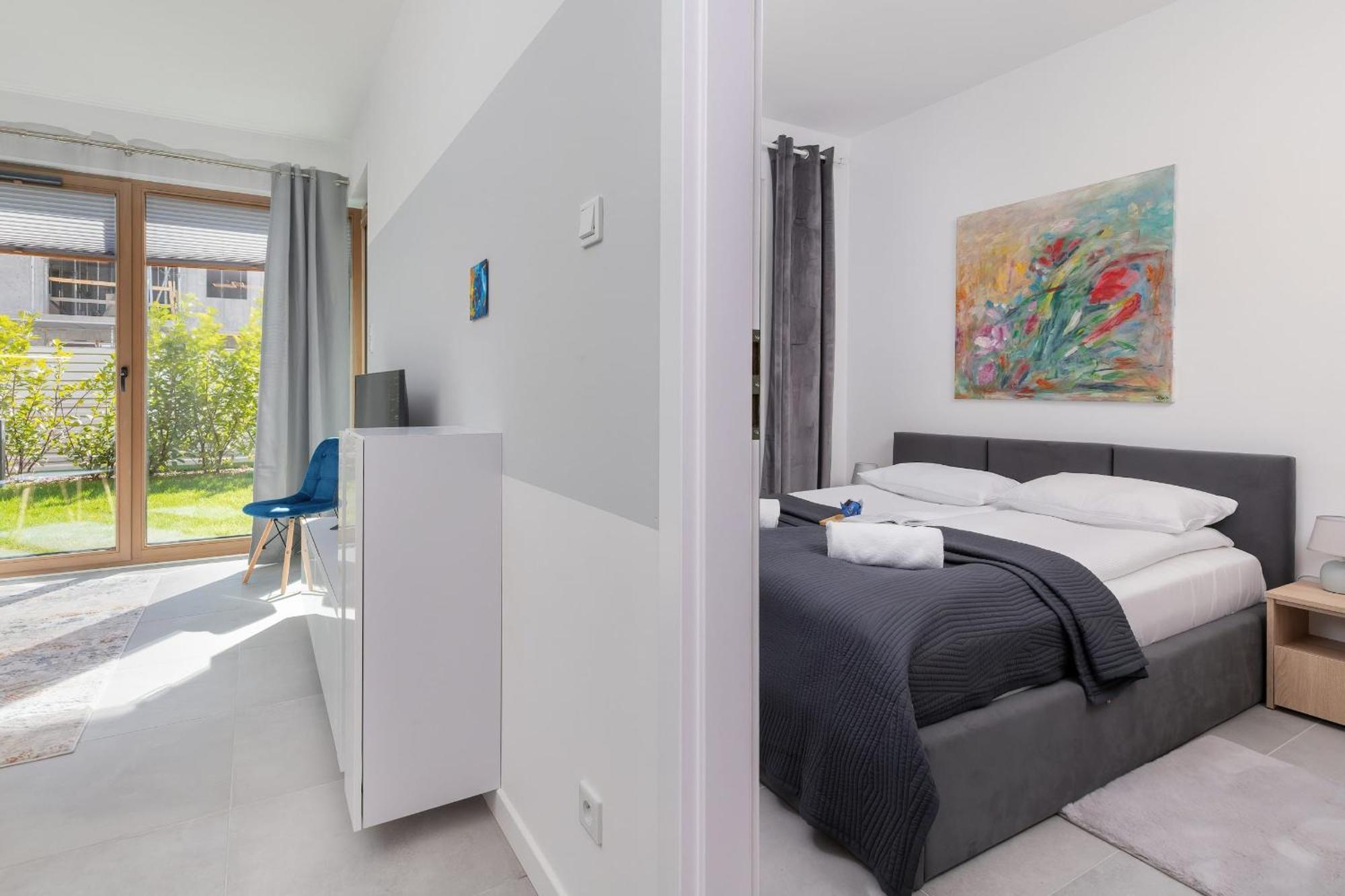 Gdanska Modern Apartment With Patio, Parking & Gym By Noclegi Renters *