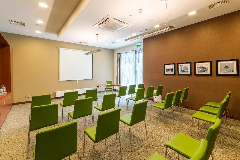 Hotell Hampton By Hilton Airport