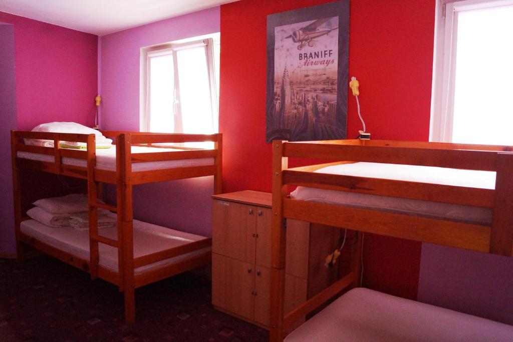 Old Town Hostel *