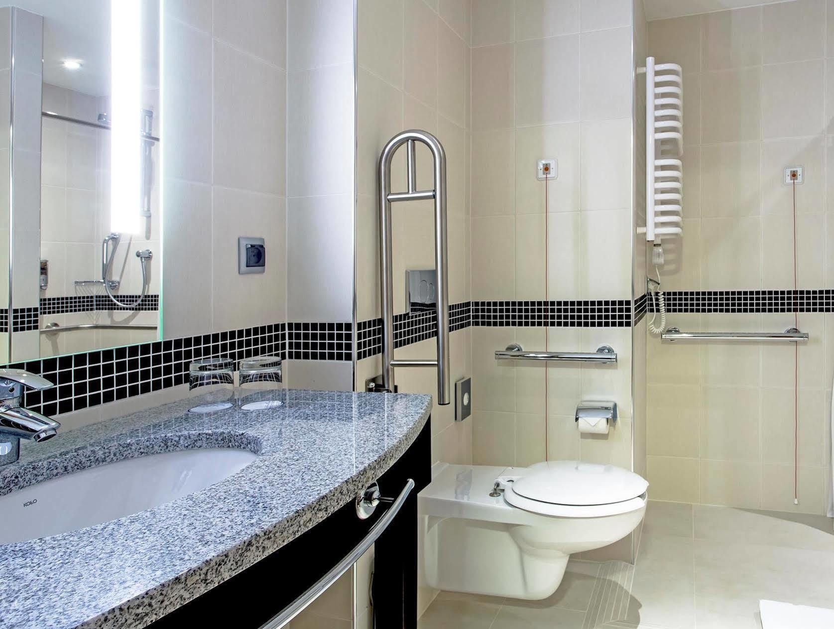 Hotell Hampton By Hilton Airport Gdańsk