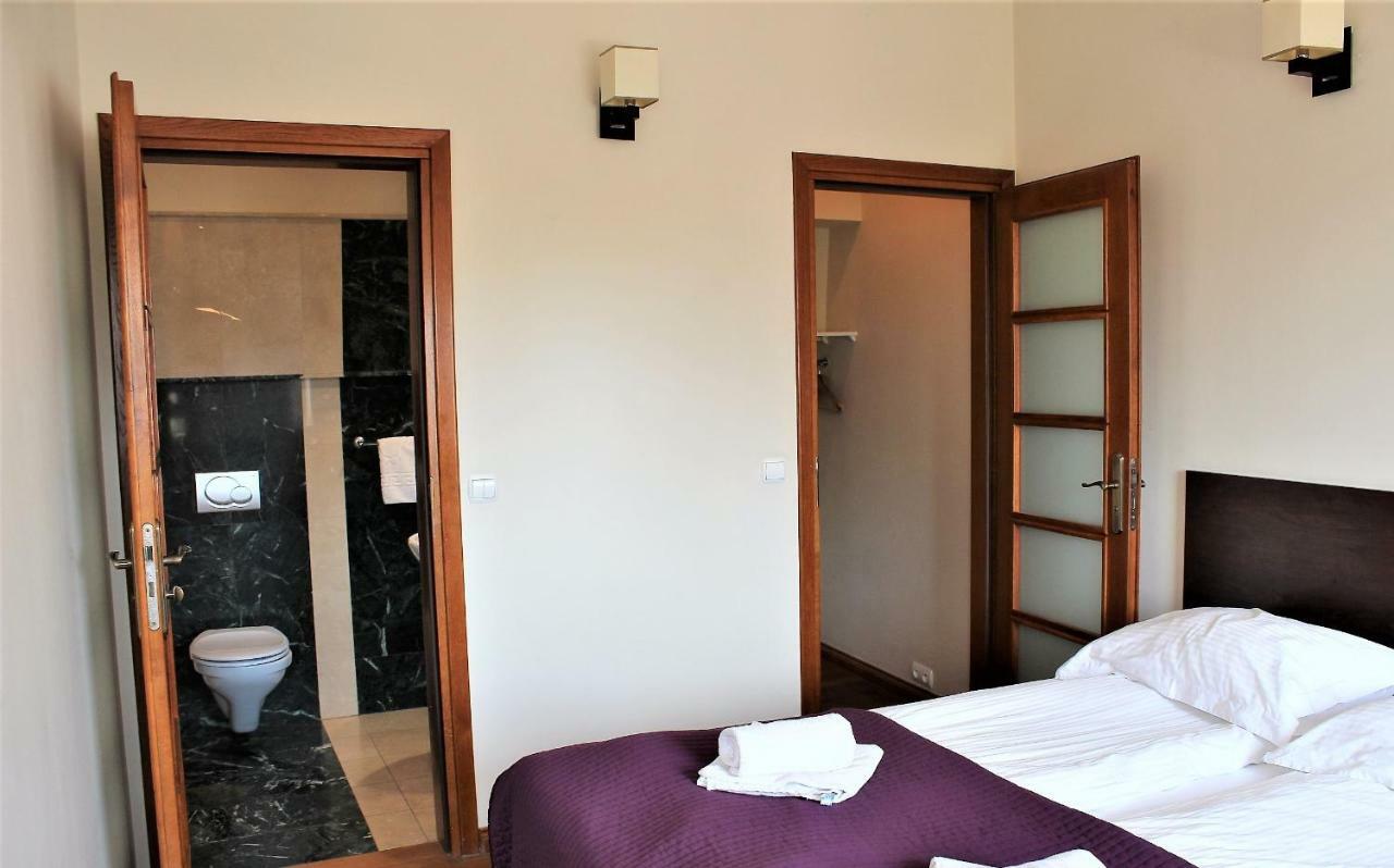 Parnas Old Town Bed & Breakfast 4*