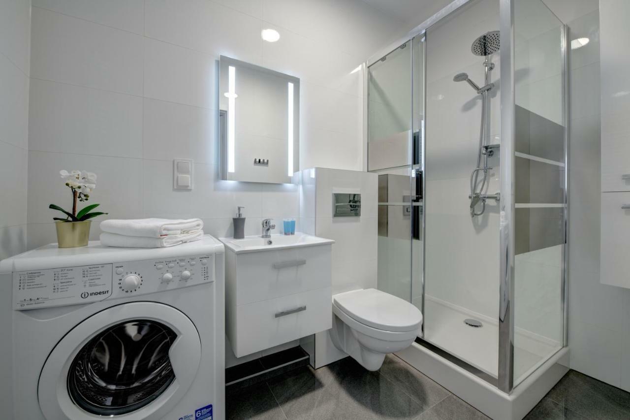 Live & Travel Old Town Apartment